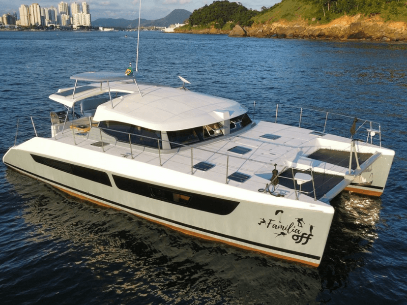 Catamarã 43