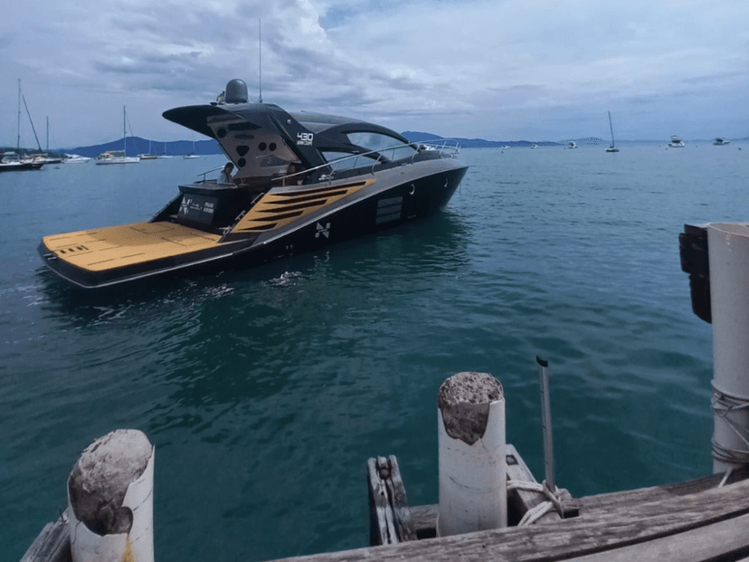 Lancha Armada 430 Gran Coupe