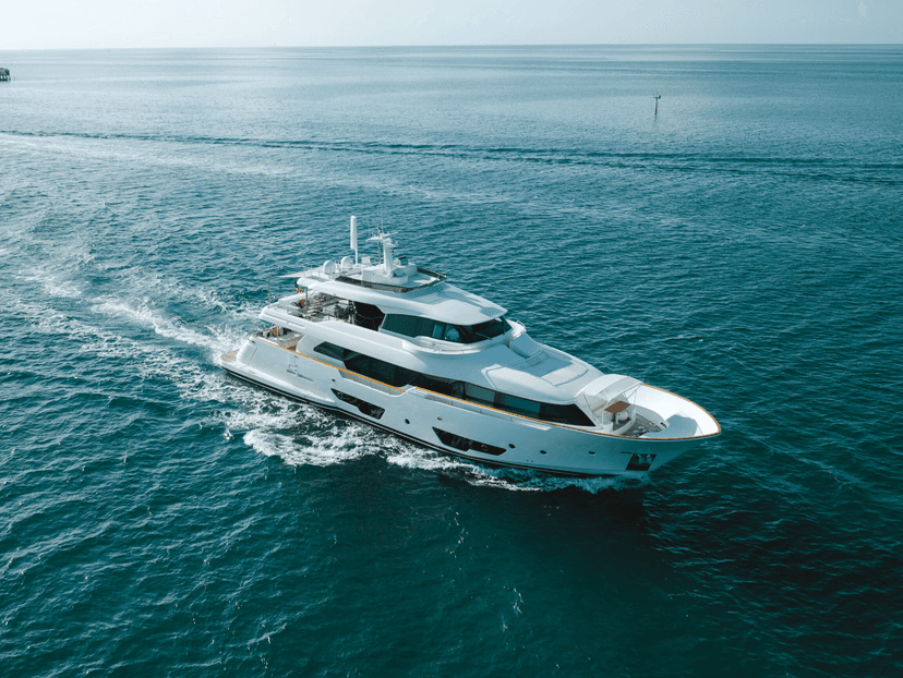 Ferretti Custom Line Navetta 28